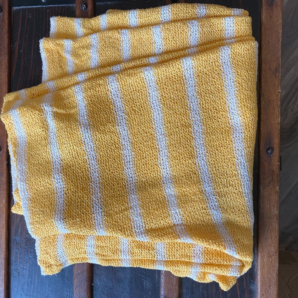 #47 - Zara yellow and white 2 piece lounge wear set with tags - Picture 4 of 12